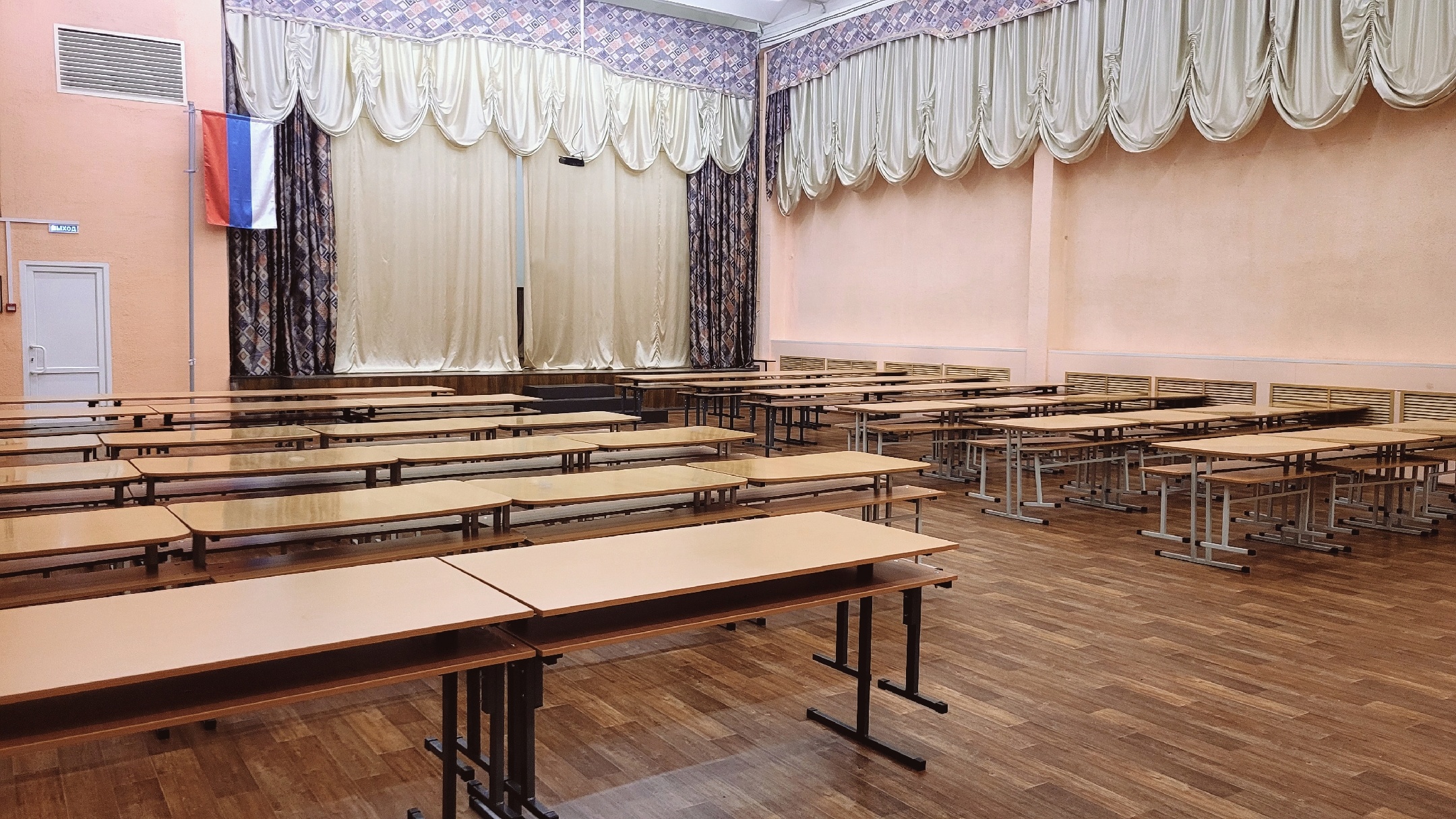 Изображения столовой.